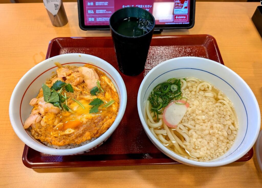 なか卯武蔵中原店の親子丼とハイカラうどん