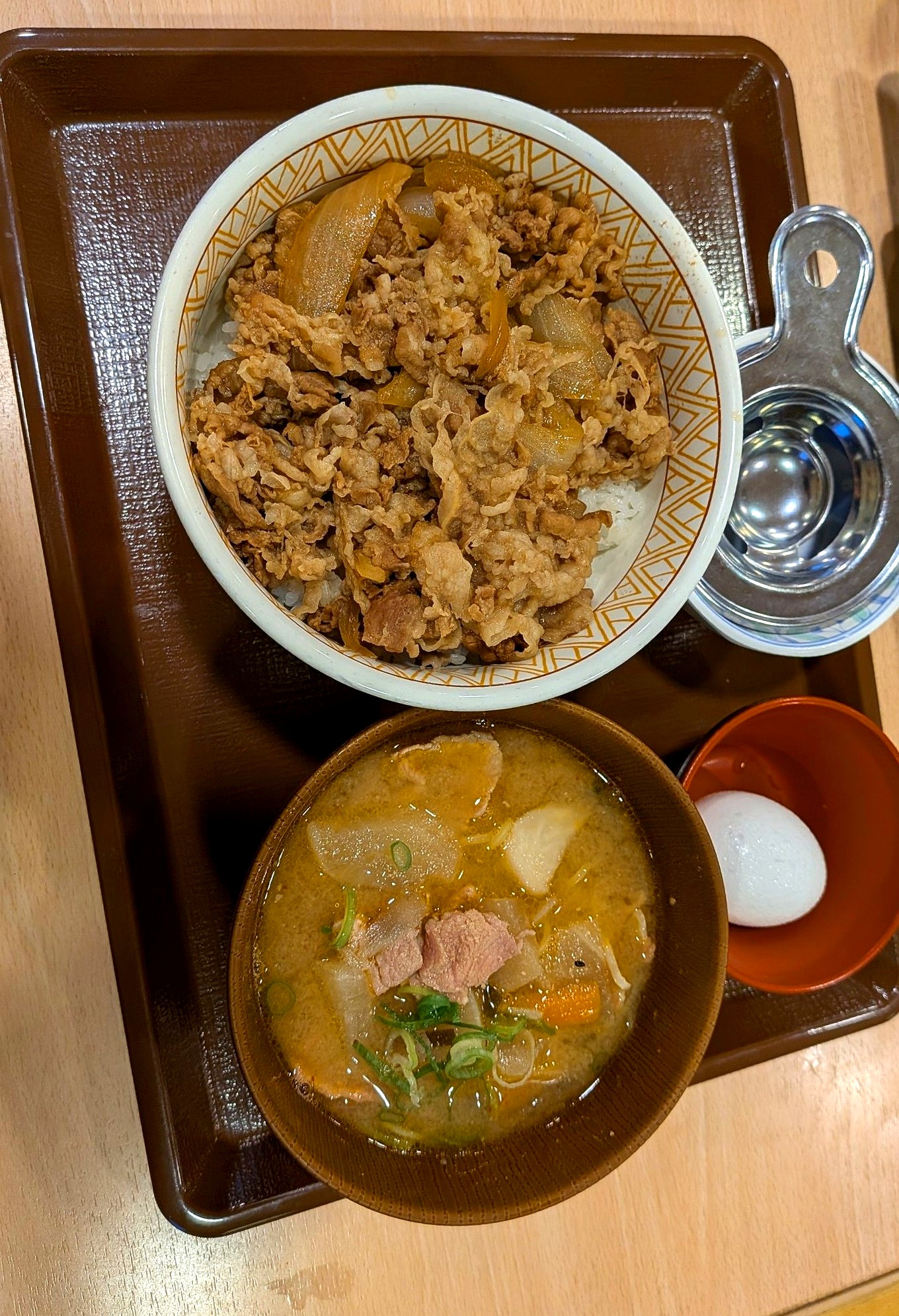 すき家のとん汁みそらーめん牛丼卵セット(実食)